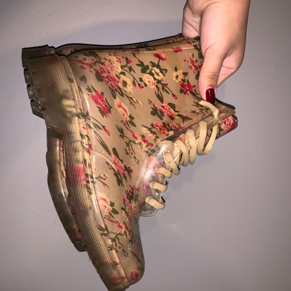 Size 8 women’s rain boots